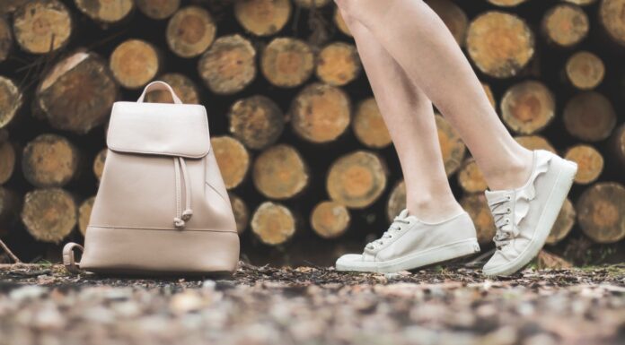 Jaka torebka do sneakersów? Jaka torebka będzie pasować do sneakersów?