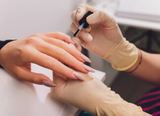 Czym jest baza hybrydowa i dlaczego jest niezbędna w manicure? Czym jest baza hybrydowa i dlaczego jest niezbędna w manicure